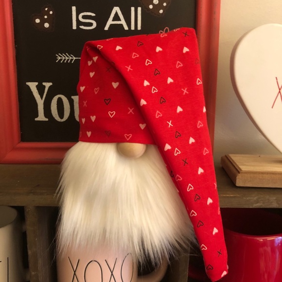 Handcrafted Valentine’s Day gnomes - Picture 5 of 8